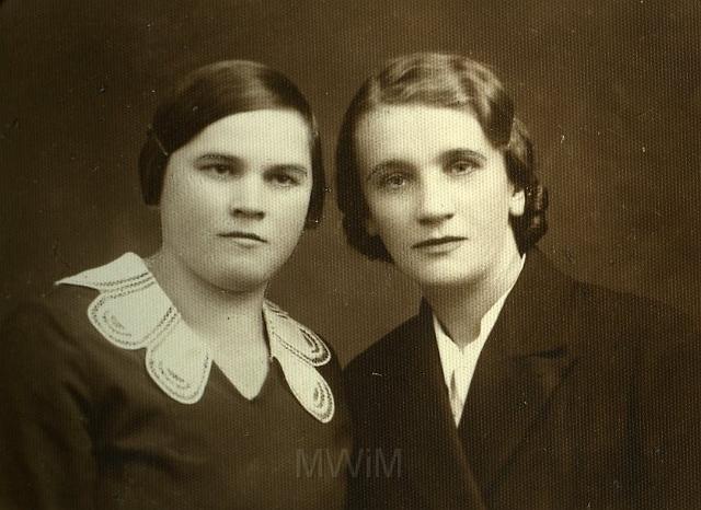 KKE 3077-18.jpg - Od lewej: Salomeja Borejszo i Jadwiga Borejszo, Wilno, lata 20 XX wieku.